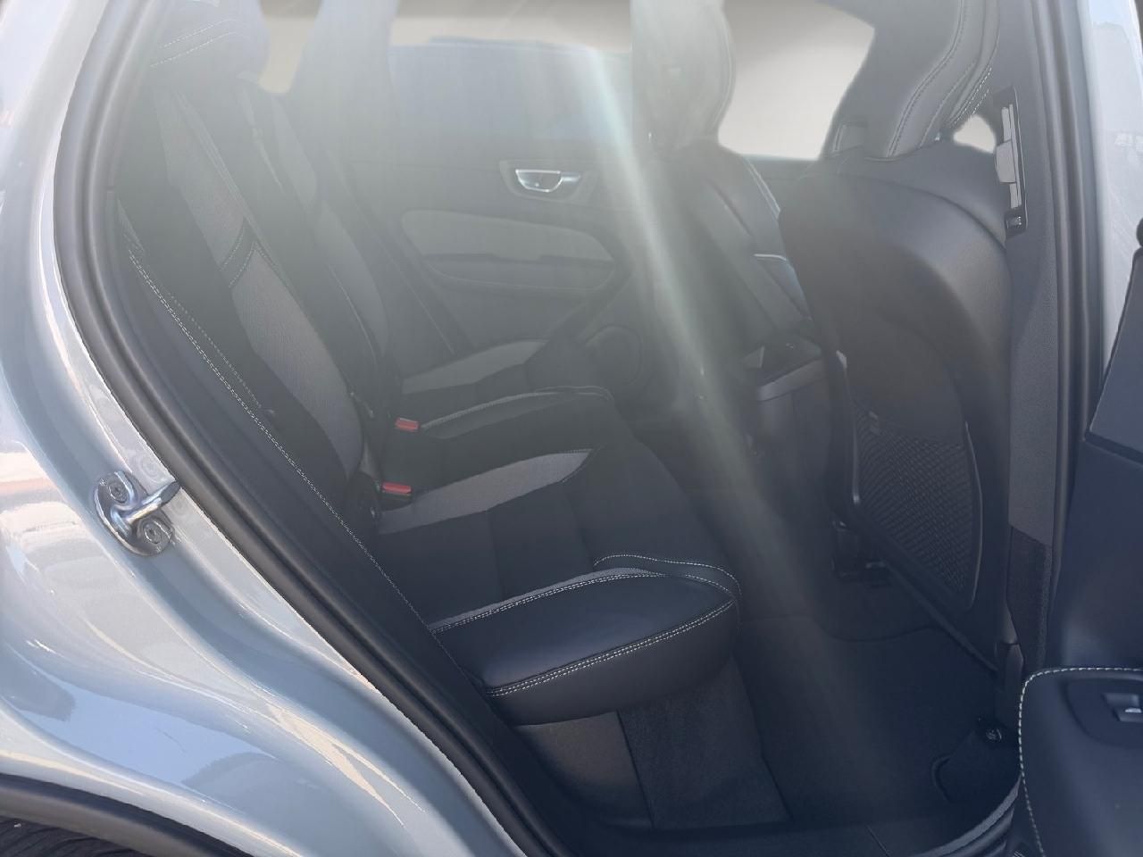 Fahrzeugabbildung Volvo XC60 B4 Diesel Plus Dark 2WD