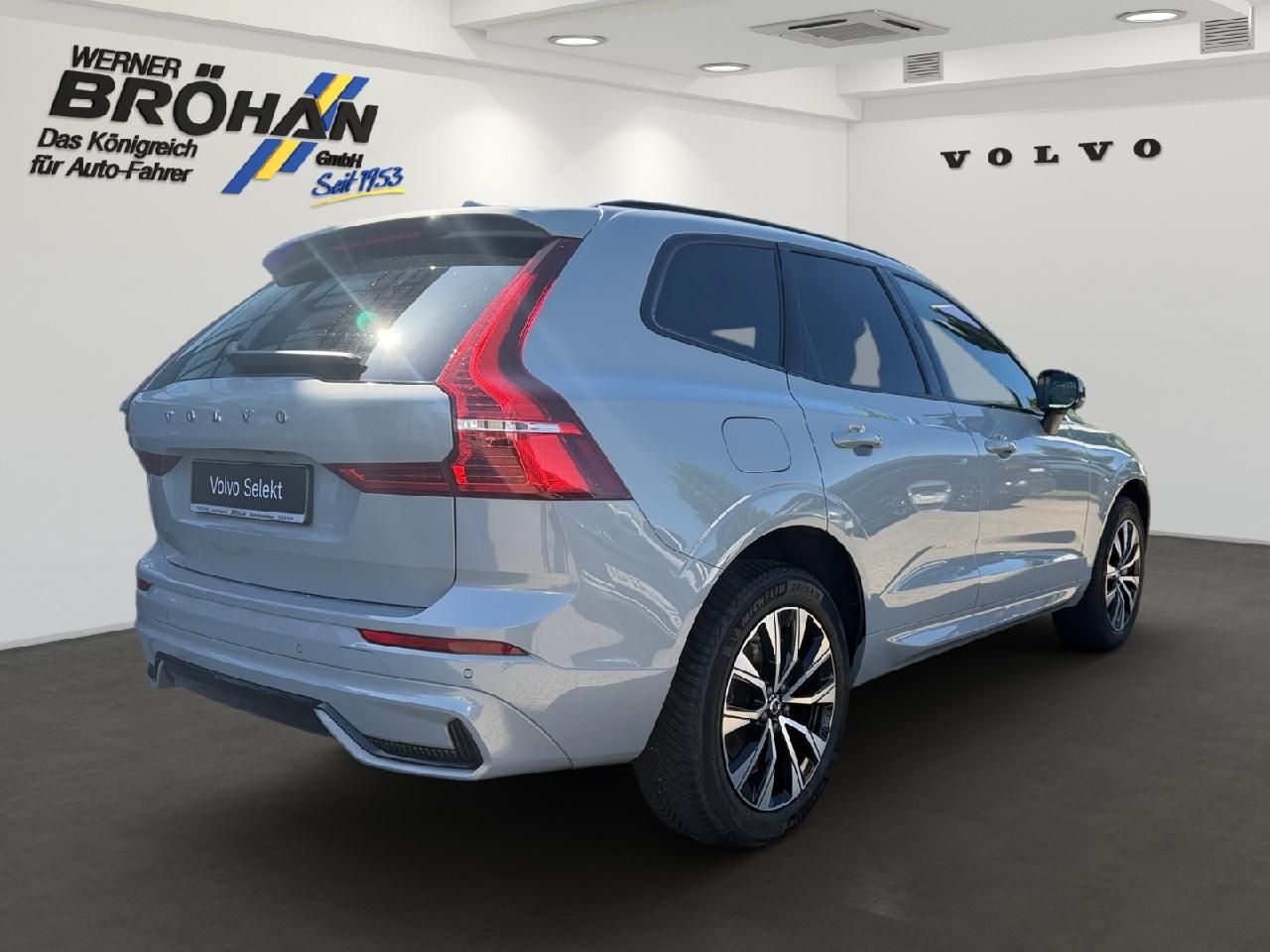 Fahrzeugabbildung Volvo XC60 B4 Diesel Plus Dark 2WD