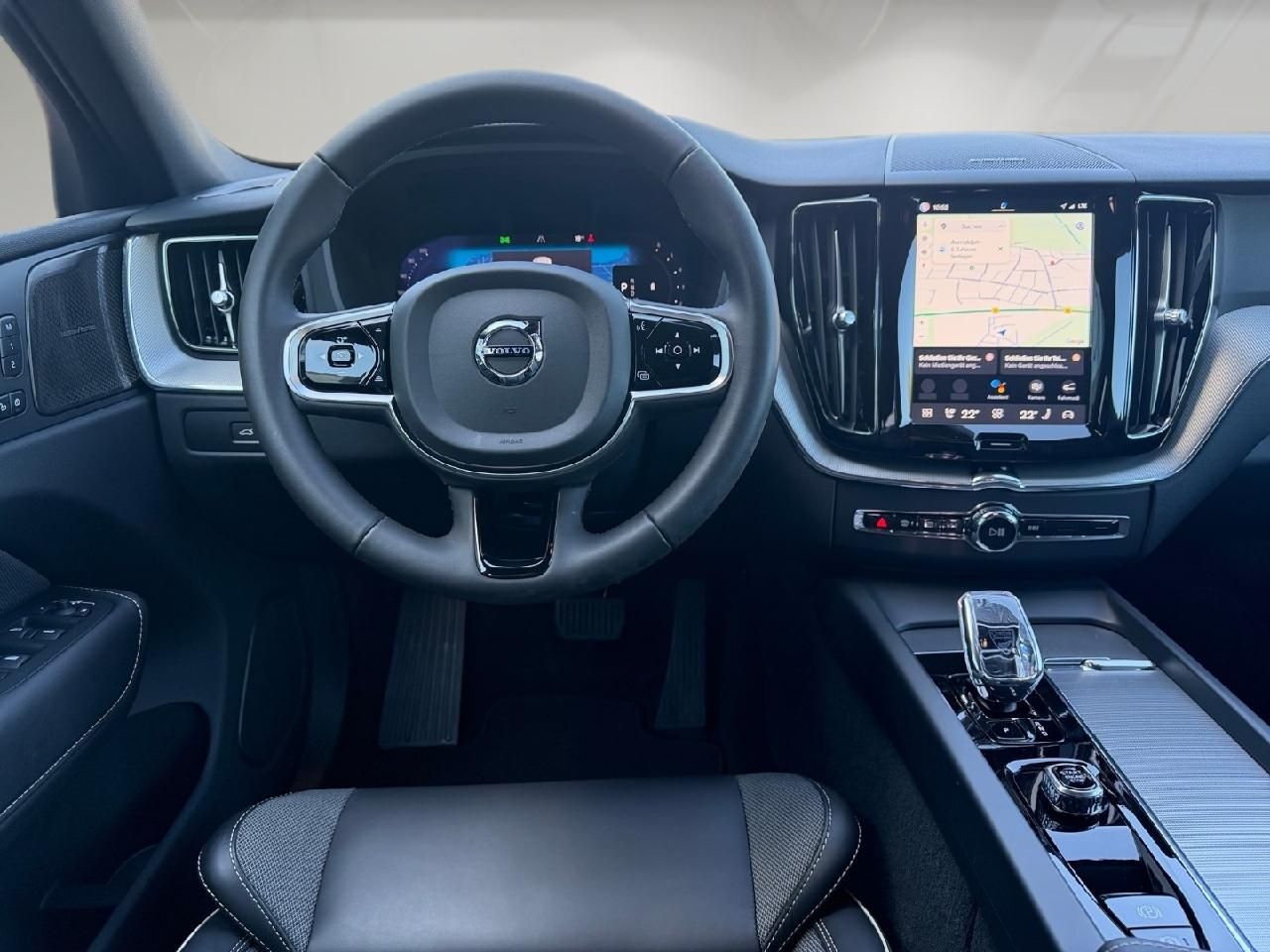Fahrzeugabbildung Volvo XC60 B4 Diesel Plus Dark 2WD