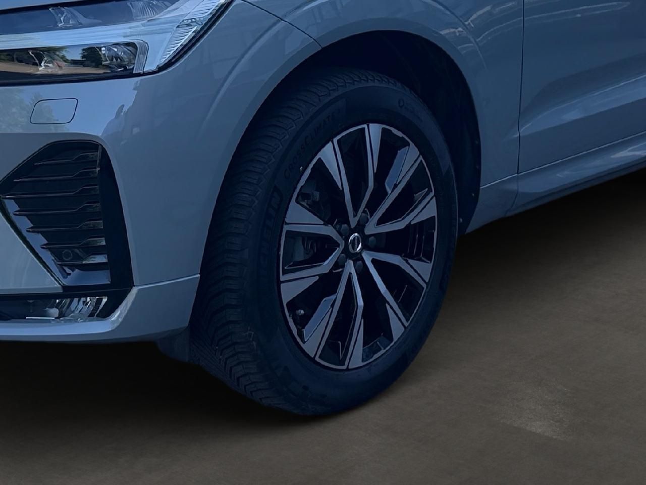 Fahrzeugabbildung Volvo XC60 B4 Diesel Plus Dark 2WD