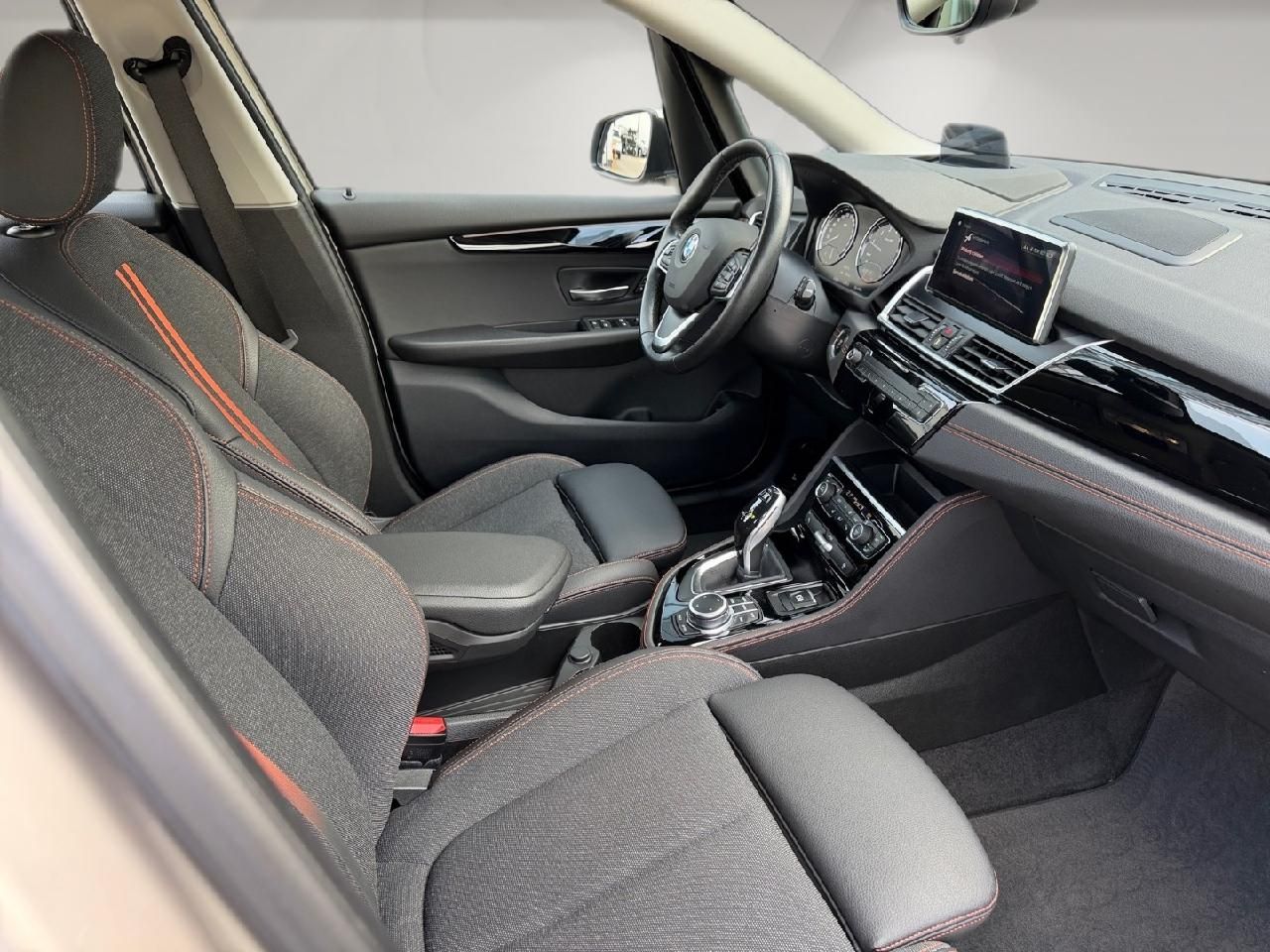 Fahrzeugabbildung BMW 2 Active Tourer 220 i Sport Line