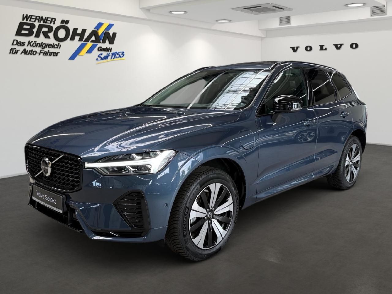 Volvo XC60 Plus Dark Recharge Plug-In Hybrid AWD