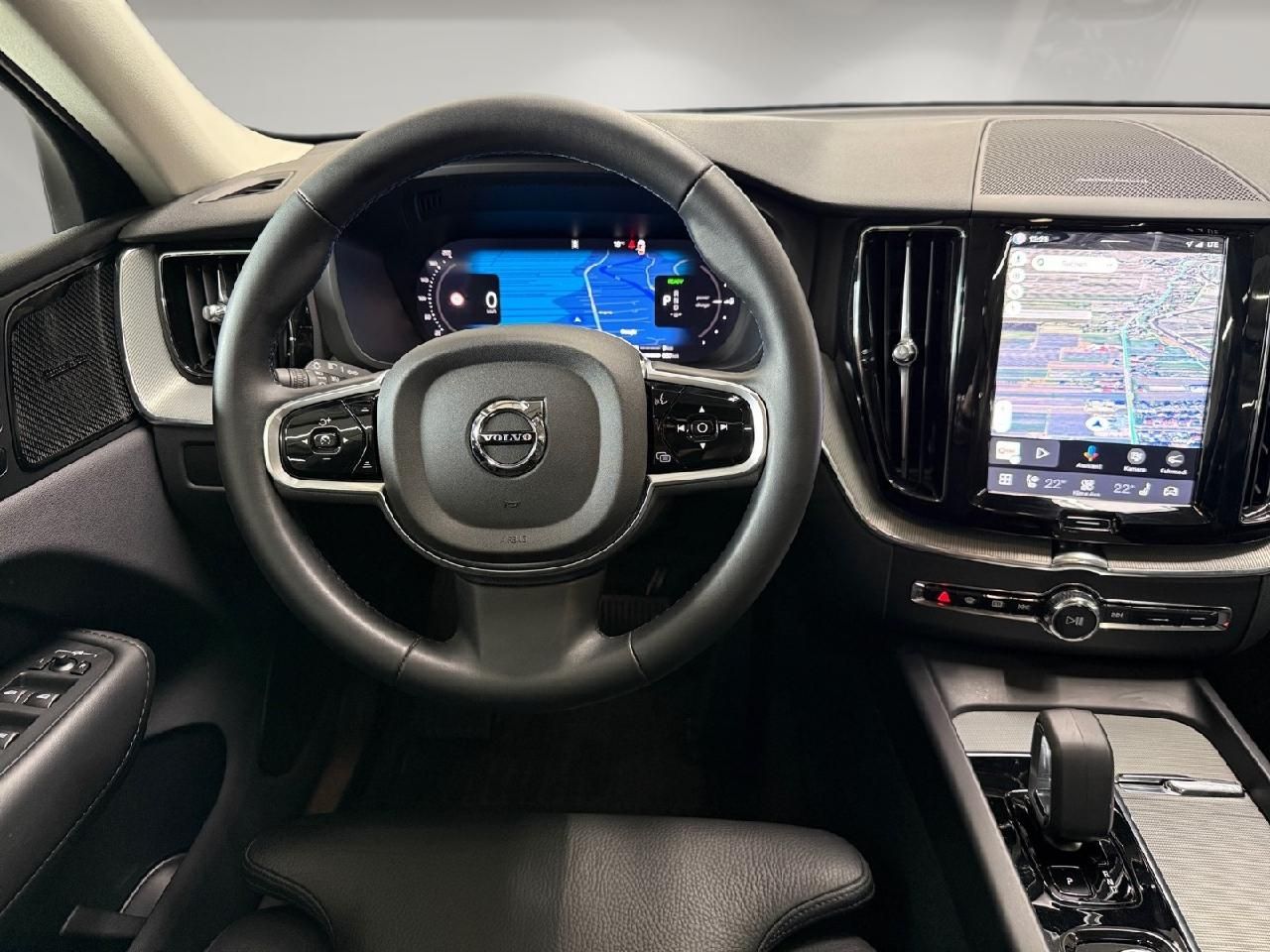 Fahrzeugabbildung Volvo XC60 Plus Dark Recharge Plug-In Hybrid AWD