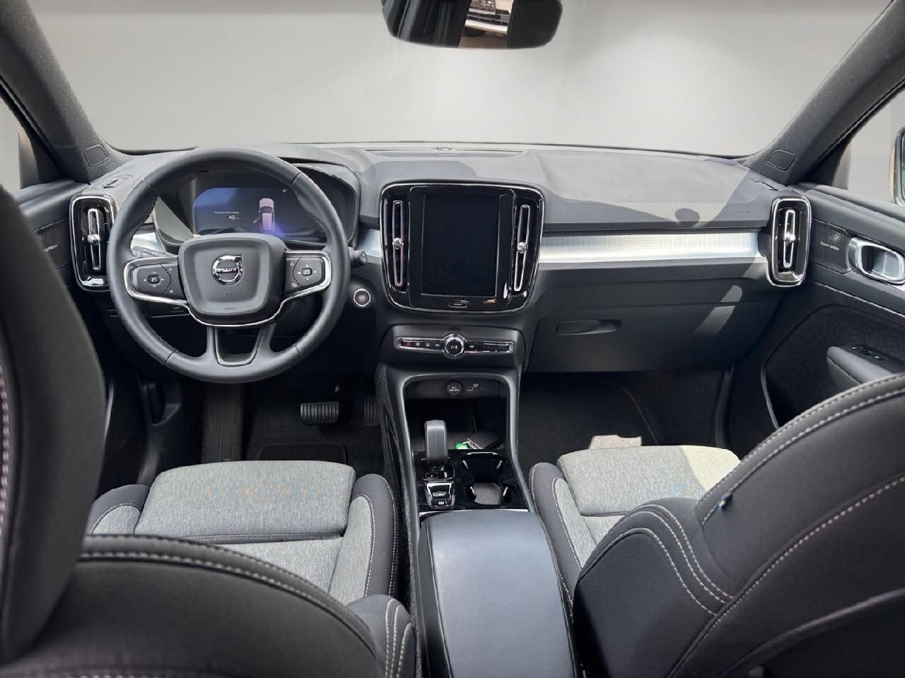 Fahrzeugabbildung Volvo XC40 B4 Benzin Plus Black Edition 2WD