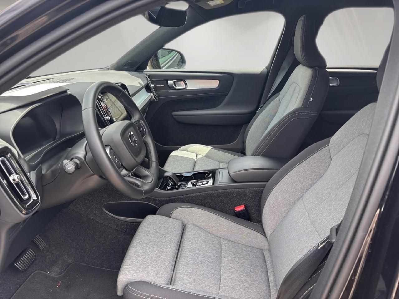 Fahrzeugabbildung Volvo XC40 B4 Benzin Plus Black Edition 2WD