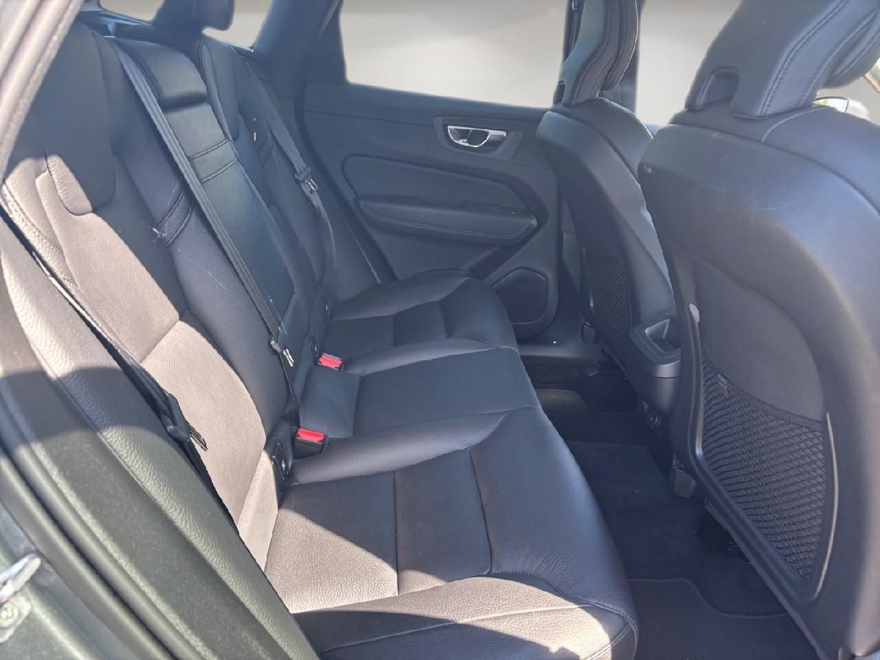 Fahrzeugabbildung Volvo XC60 Momentum Pro 2WD