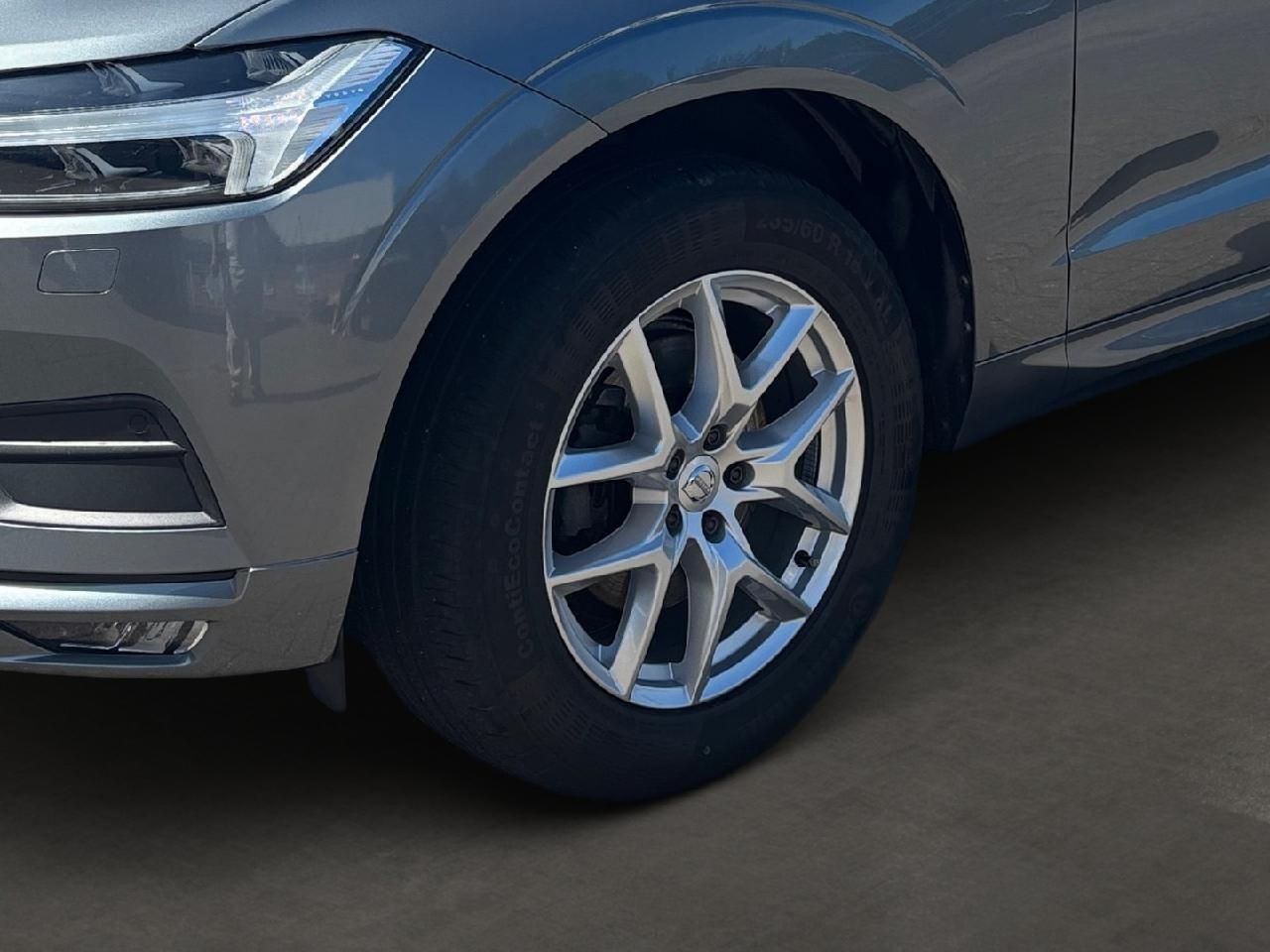 Fahrzeugabbildung Volvo XC60 Momentum Pro 2WD
