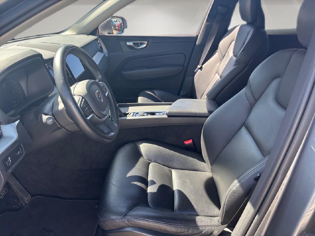 Fahrzeugabbildung Volvo XC60 Momentum Pro 2WD