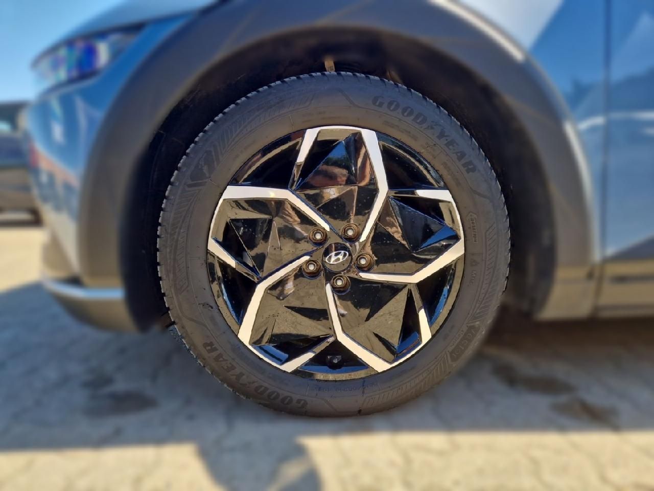 Fahrzeugabbildung Hyundai IONIQ 5 DYNAMIQ *Ganzjahresreifen*