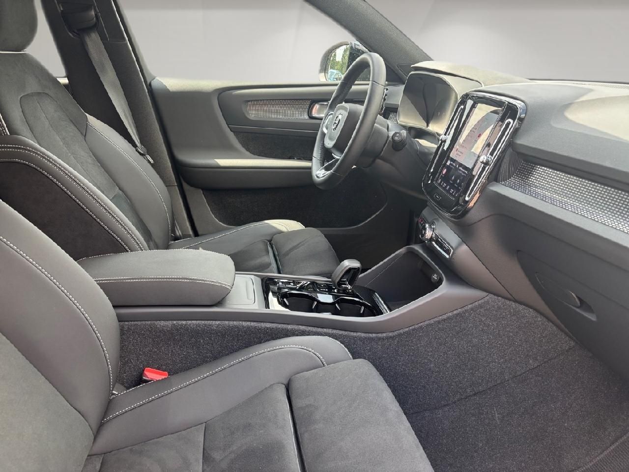 Fahrzeugabbildung Volvo XC40 B4 Benzin AWD Ultimate Dark