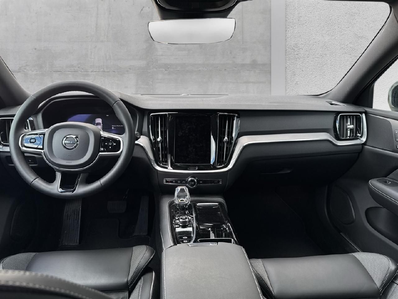 Fahrzeugabbildung Volvo V60 T6 AWD Plug-In Hybrid Plus Dark