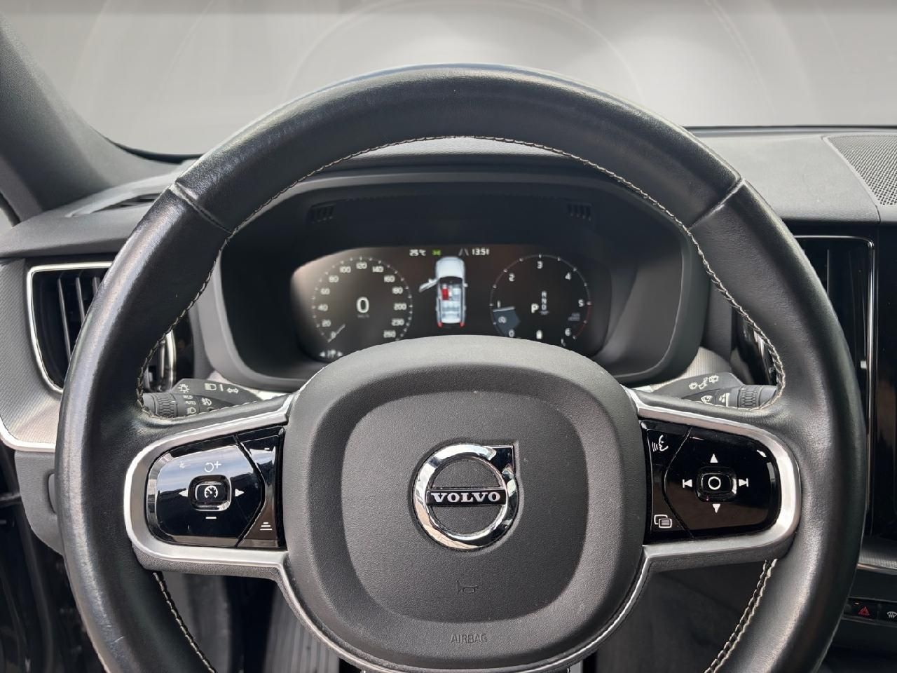 Fahrzeugabbildung Volvo XC60 B5 AWD Diesel R Design