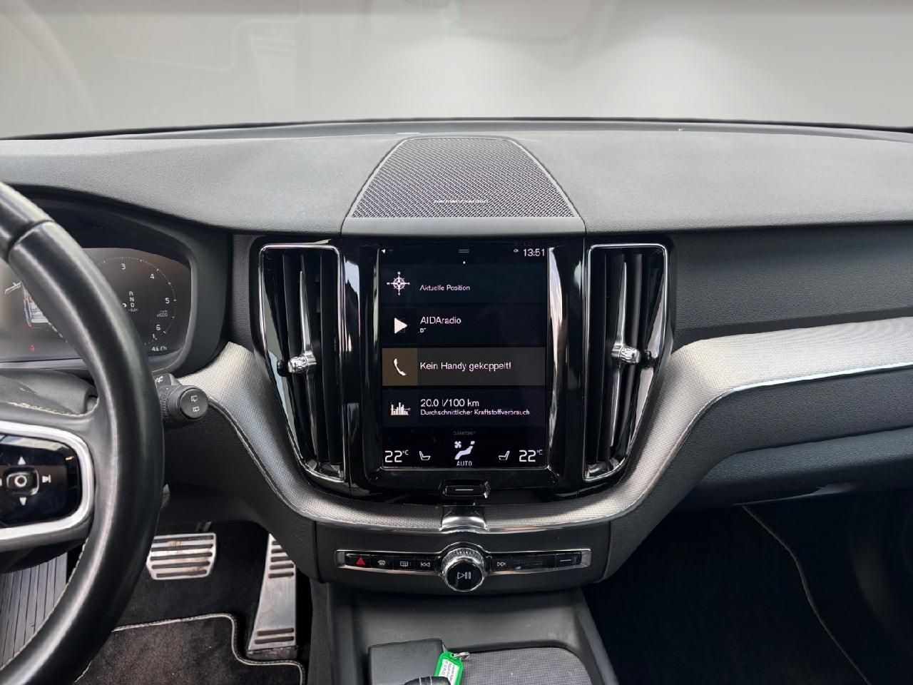 Fahrzeugabbildung Volvo XC60 B5 AWD Diesel R Design