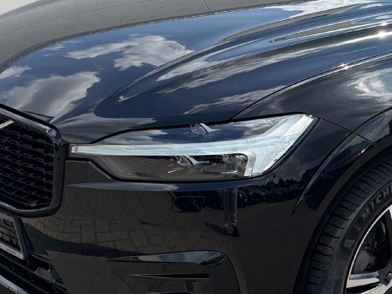 Fahrzeugabbildung Volvo XC60 B5 AWD Diesel R Design
