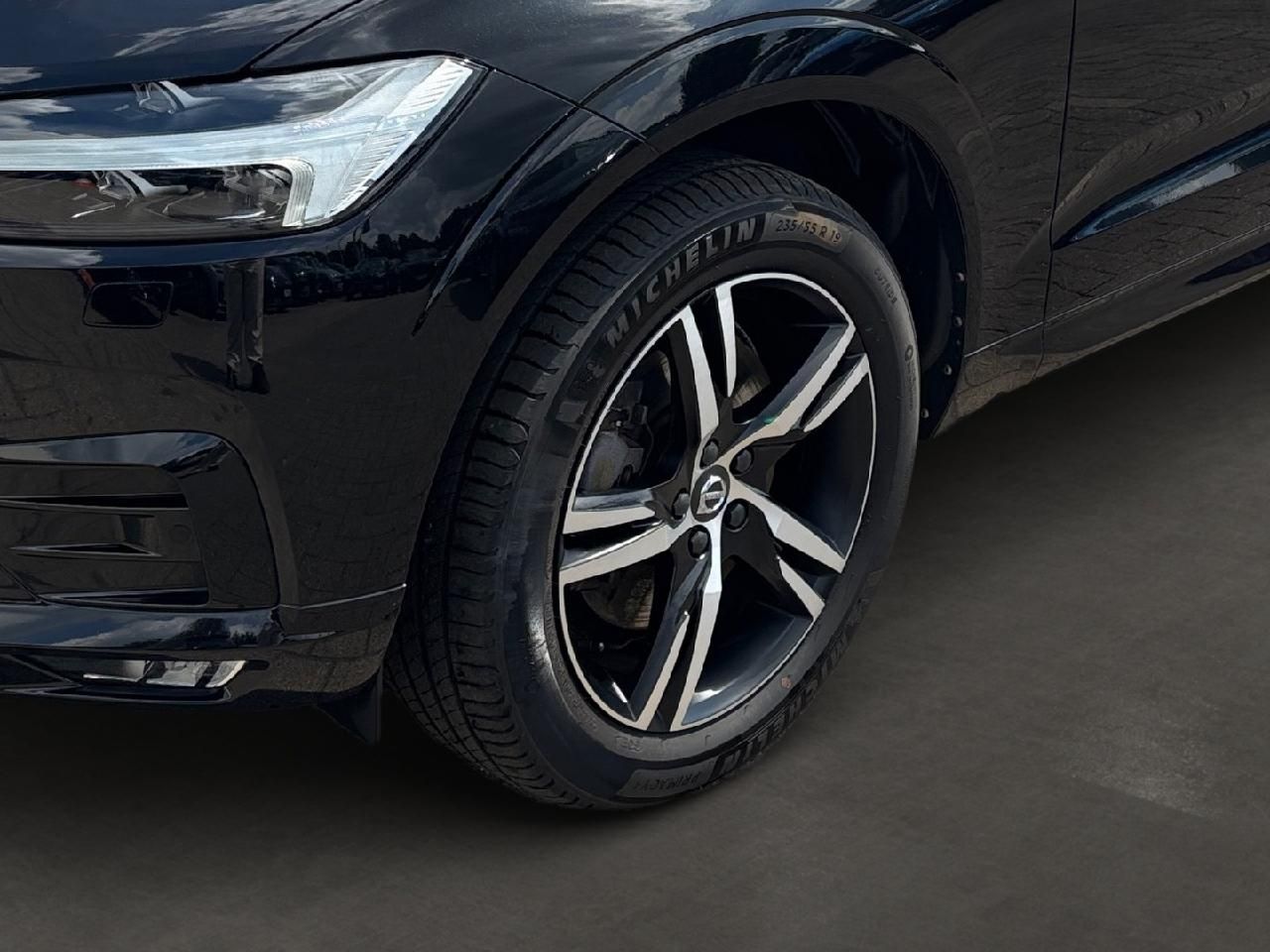 Fahrzeugabbildung Volvo XC60 B5 AWD Diesel R Design