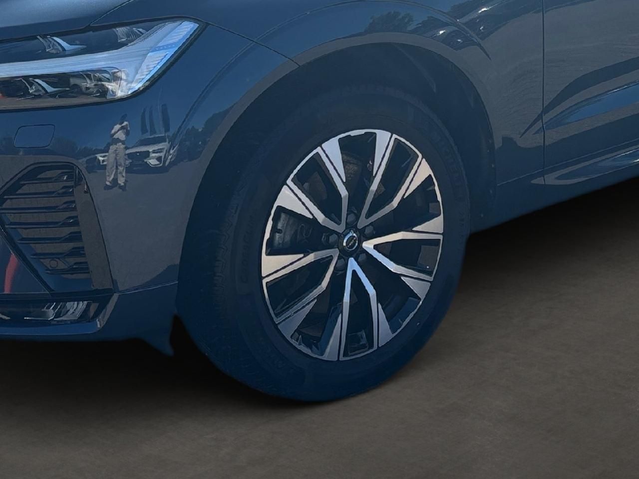 Fahrzeugabbildung Volvo XC60 B4 Diesel Plus Dark 2WD