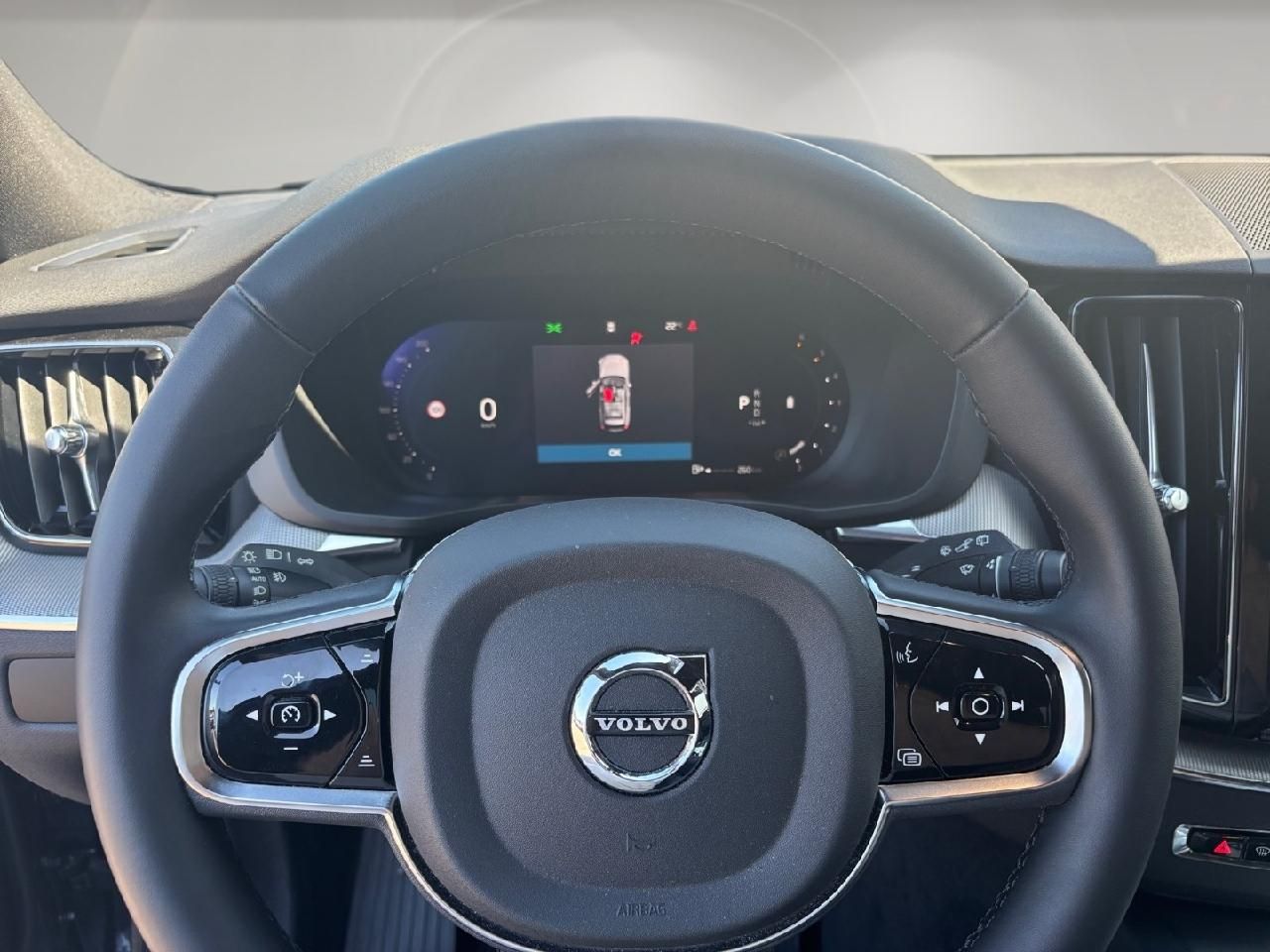 Fahrzeugabbildung Volvo XC60 B4 Diesel Plus Dark 2WD