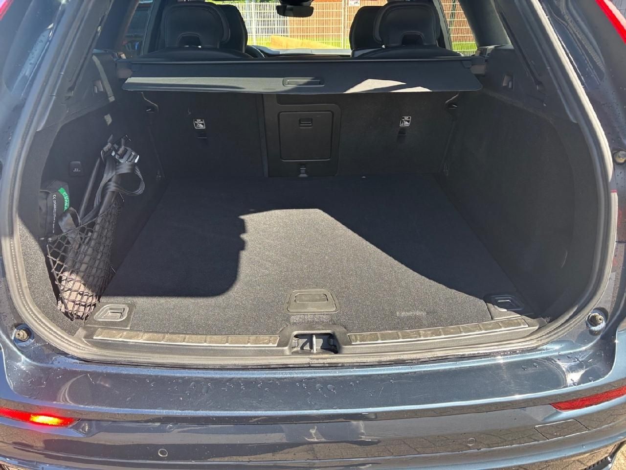 Fahrzeugabbildung Volvo XC60 B4 Diesel Plus Dark 2WD
