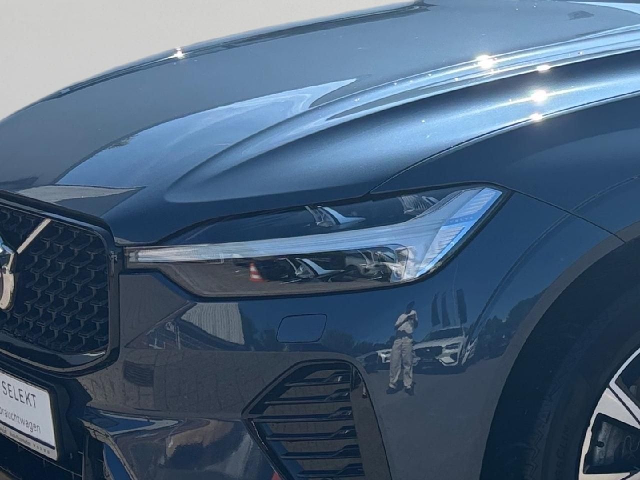Fahrzeugabbildung Volvo XC60 B4 Diesel Plus Dark 2WD