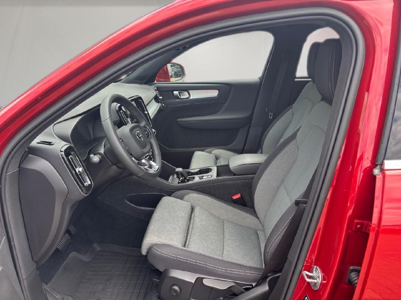 Fahrzeugabbildung Volvo XC40 T4 Core Plug-In Hybrid 2WD