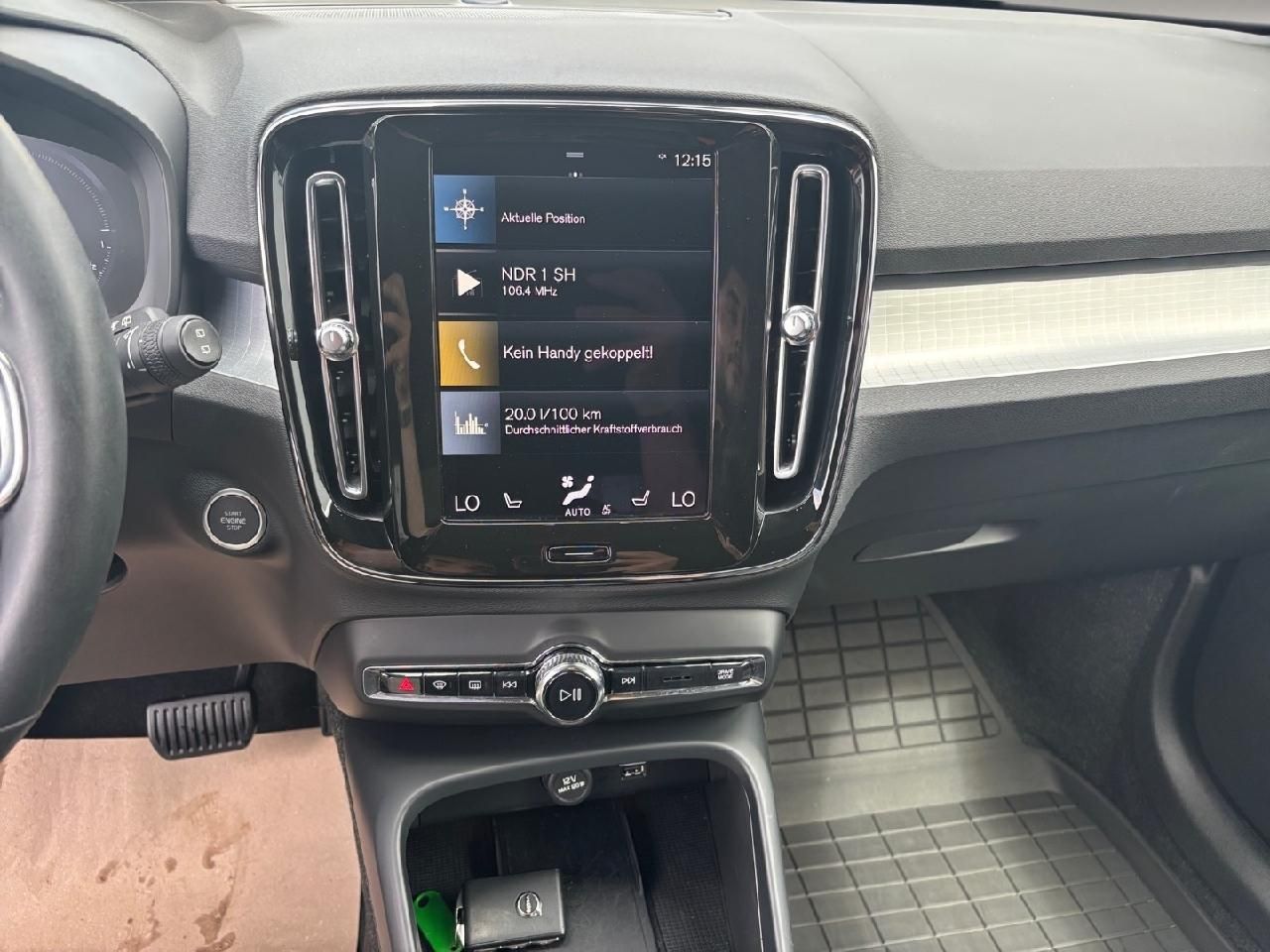 Fahrzeugabbildung Volvo XC40 T4 Core Plug-In Hybrid 2WD