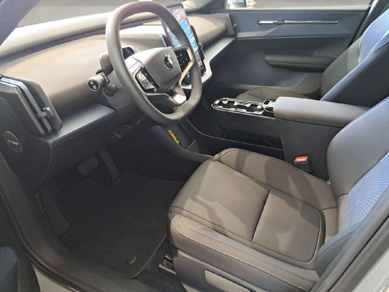 Fahrzeugabbildung Volvo EX30 Single Engine Core 2WD*Allwetterreifen*