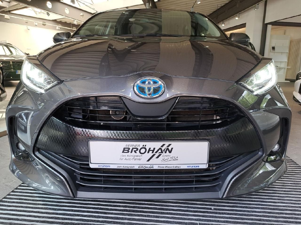 Fahrzeugabbildung Toyota Yaris Hybrid Team Deutschland