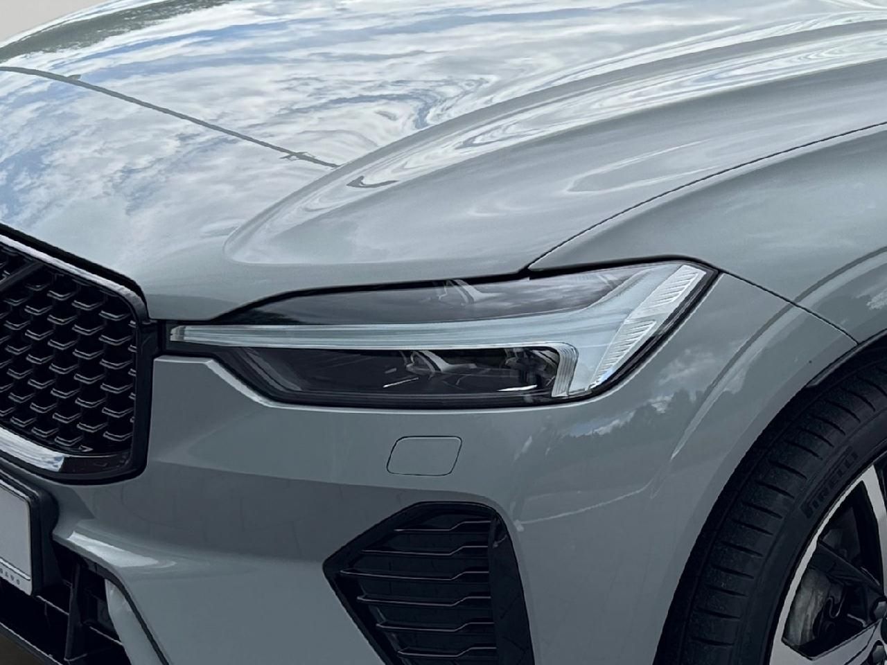 Fahrzeugabbildung Volvo XC60 B4 Diesel Plus Dark 2WD