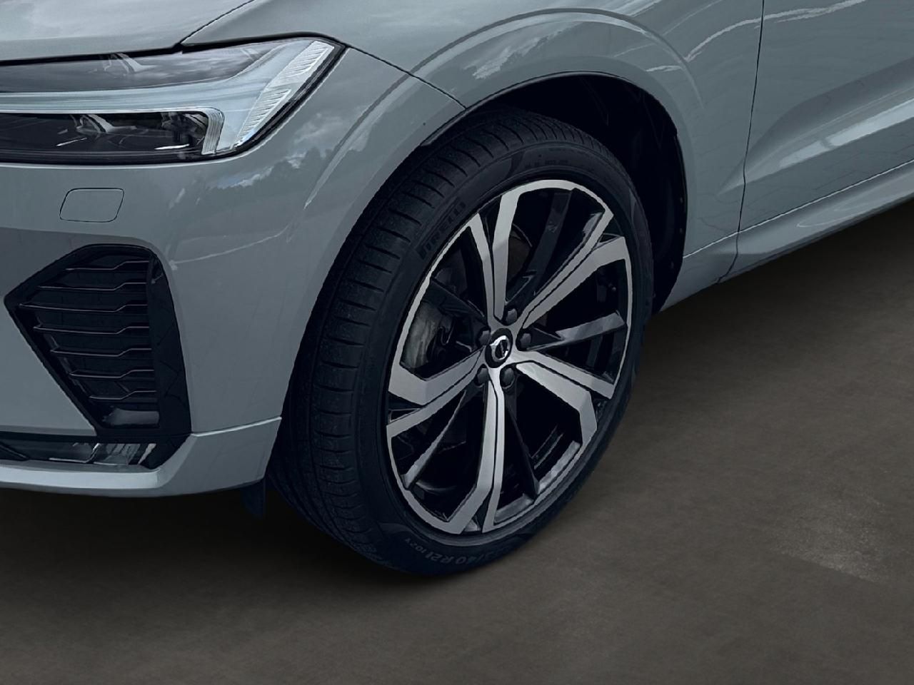 Fahrzeugabbildung Volvo XC60 B4 Diesel Plus Dark 2WD
