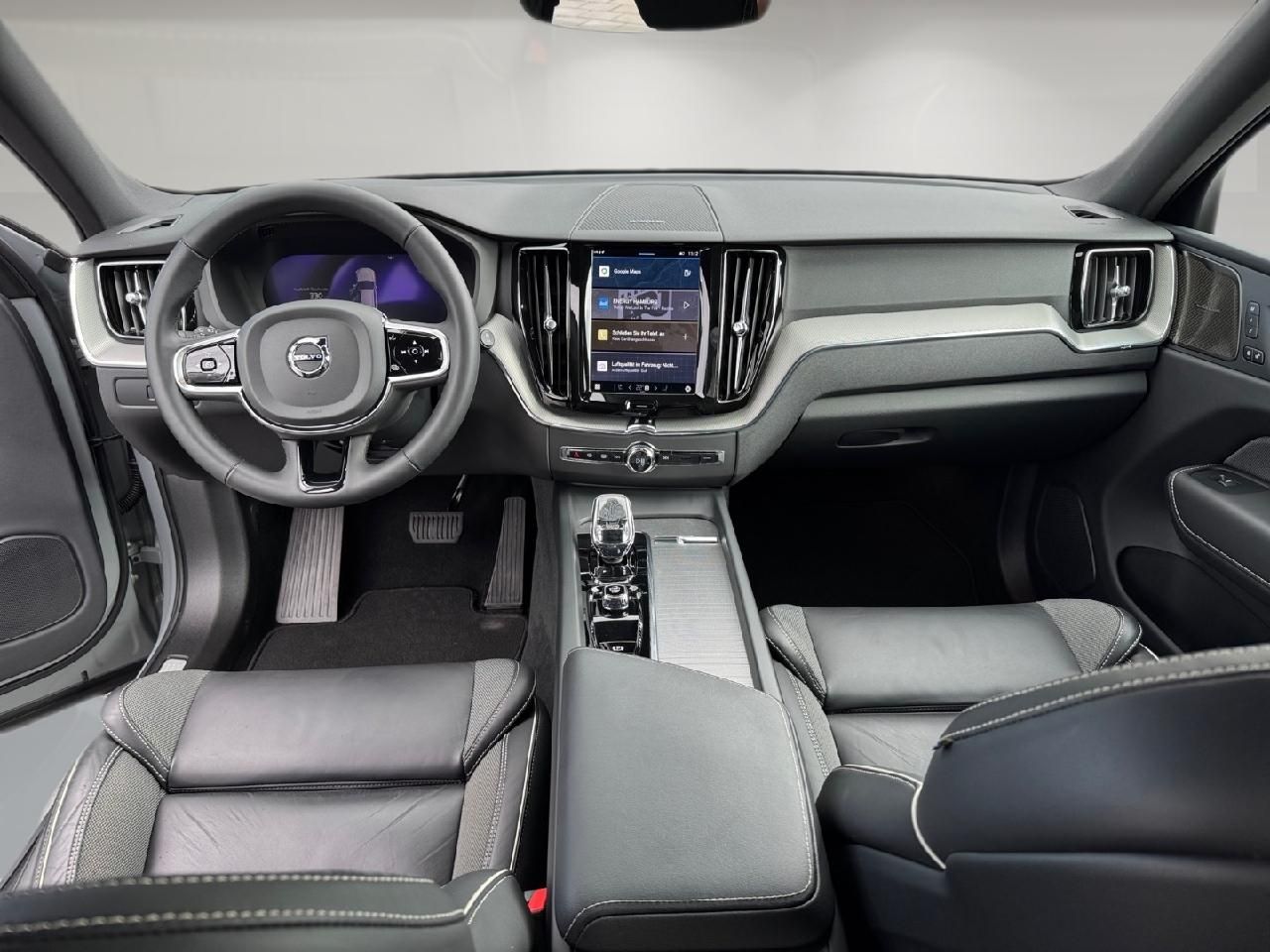 Fahrzeugabbildung Volvo XC60 B4 Diesel Plus Dark 2WD