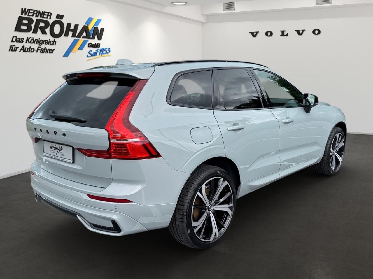 Fahrzeugabbildung Volvo XC60 B4 Diesel Plus Dark 2WD