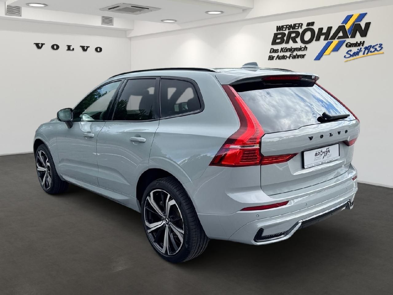 Fahrzeugabbildung Volvo XC60 B4 Diesel Plus Dark 2WD