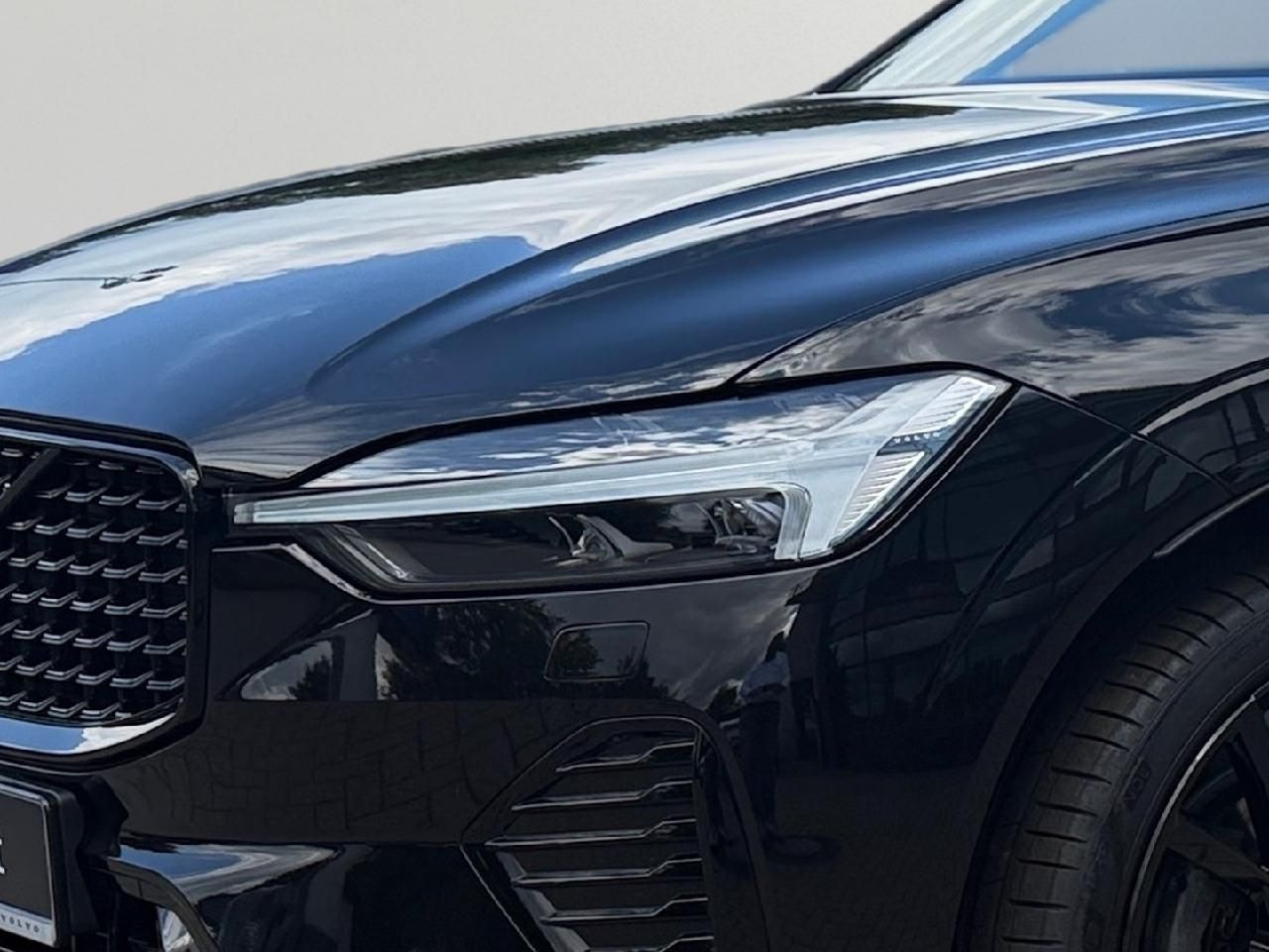 Fahrzeugabbildung Volvo XC60 B5 Benzin AWD Plus Black Edition
