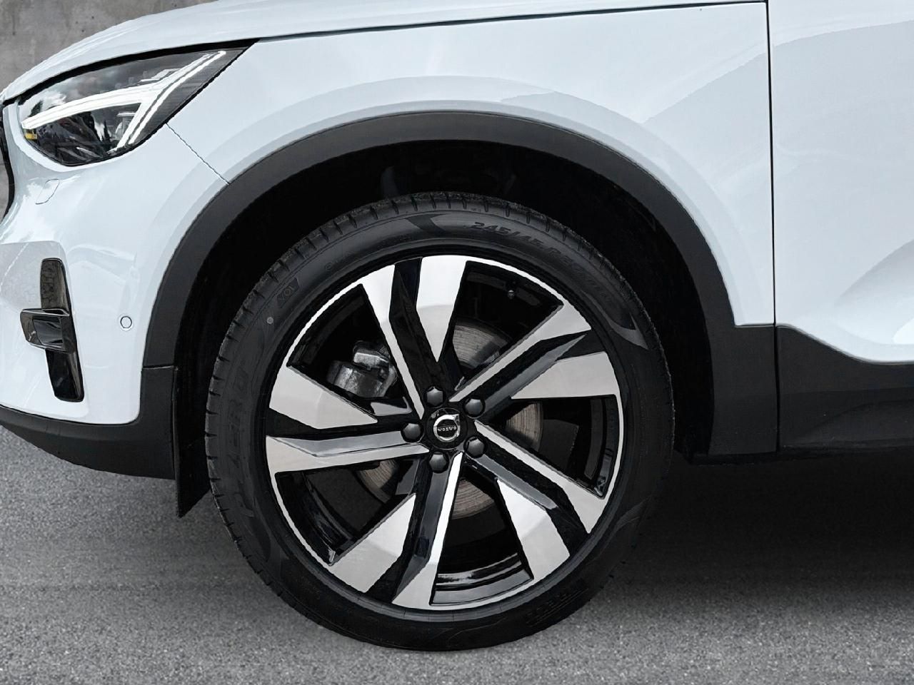 Fahrzeugabbildung Volvo XC40 B4B Plus Dark