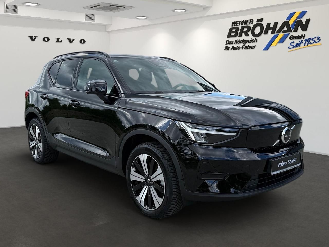 Fahrzeugabbildung Volvo XC40 Plus Recharge Pure Electric 2WD