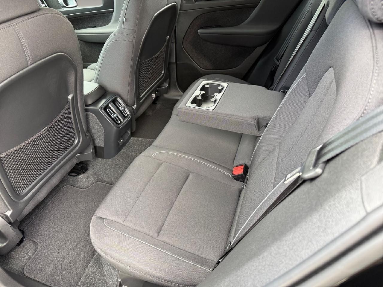 Fahrzeugabbildung Volvo XC40 Plus Recharge Pure Electric 2WD