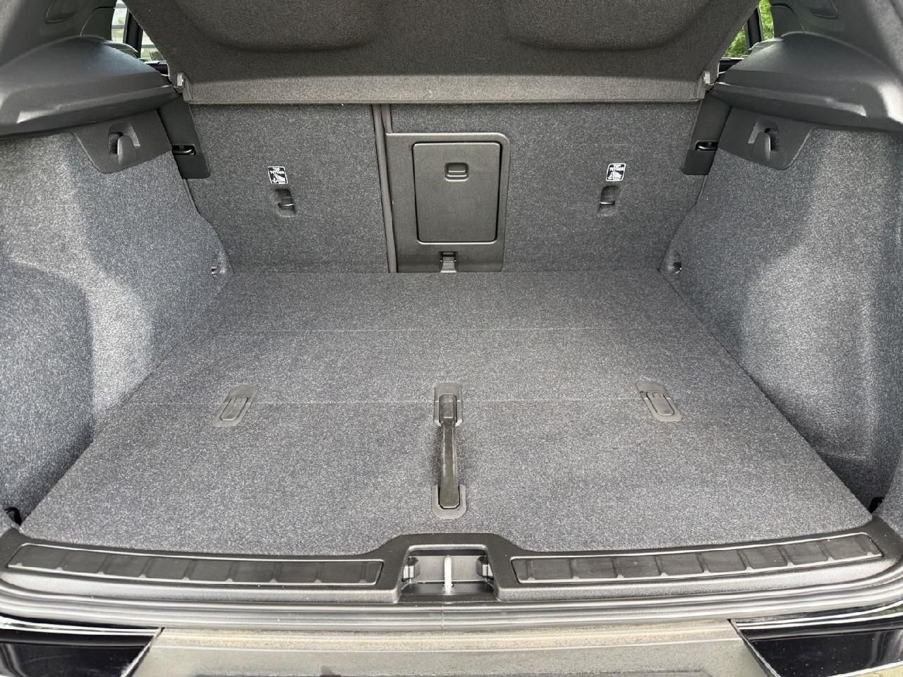 Fahrzeugabbildung Volvo XC40 Plus Recharge Pure Electric 2WD