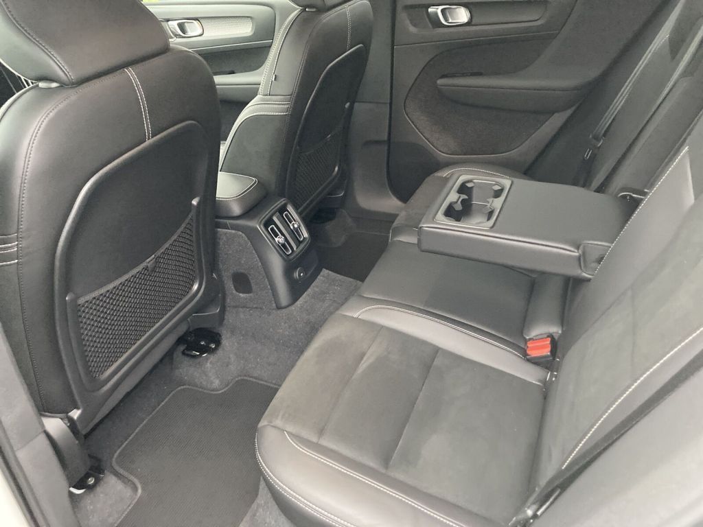 Fahrzeugabbildung Volvo XC40  T5  PHEV  DKG  R-DESIGN