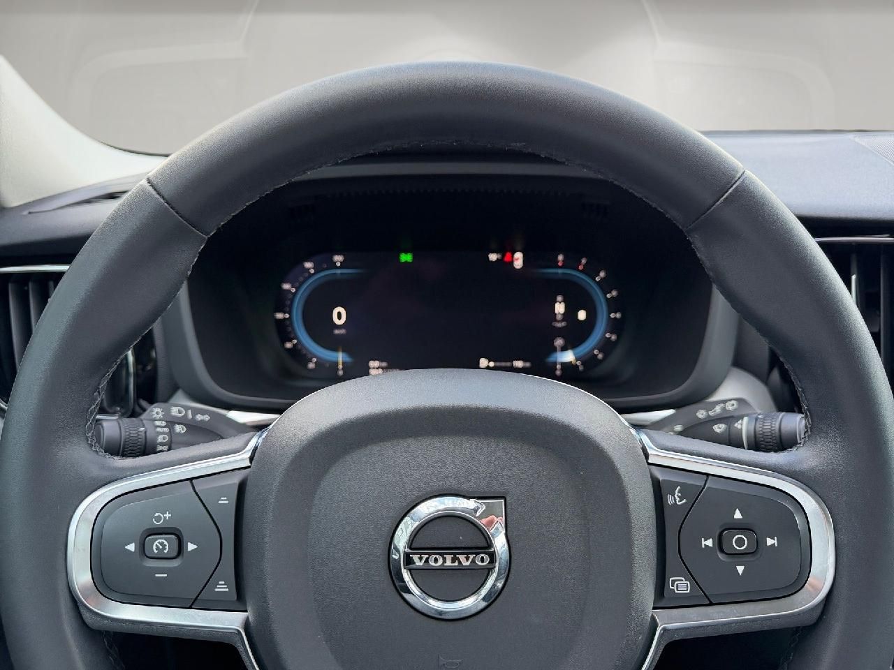 Fahrzeugabbildung Volvo XC60 B4 Benzin Momentum Pro 2WD