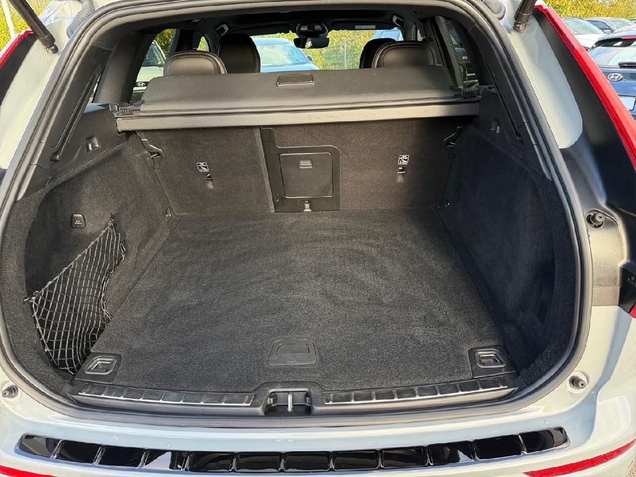 Fahrzeugabbildung Volvo XC60 Plus Dark 2WD