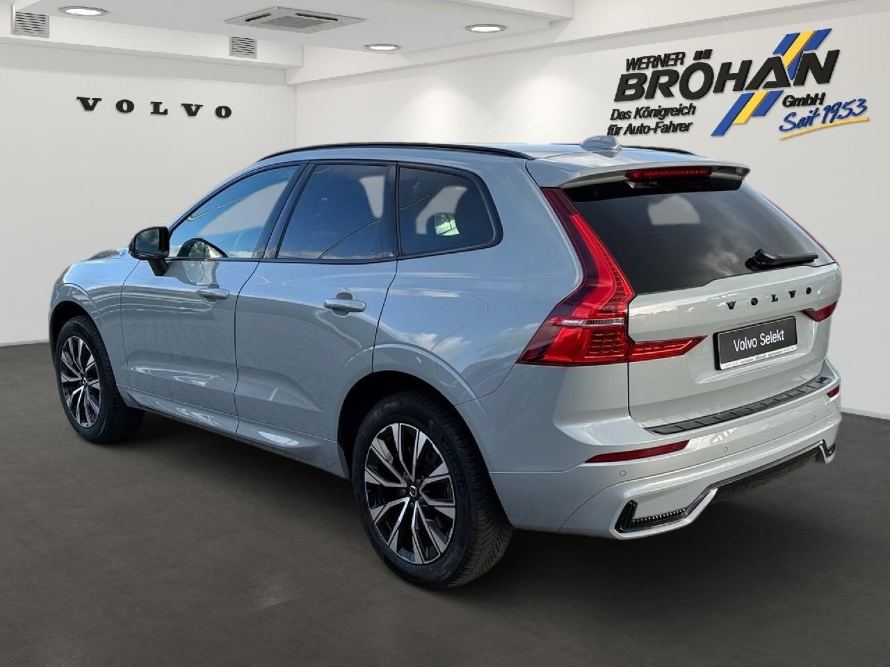 Fahrzeugabbildung Volvo XC60 Plus Dark 2WD