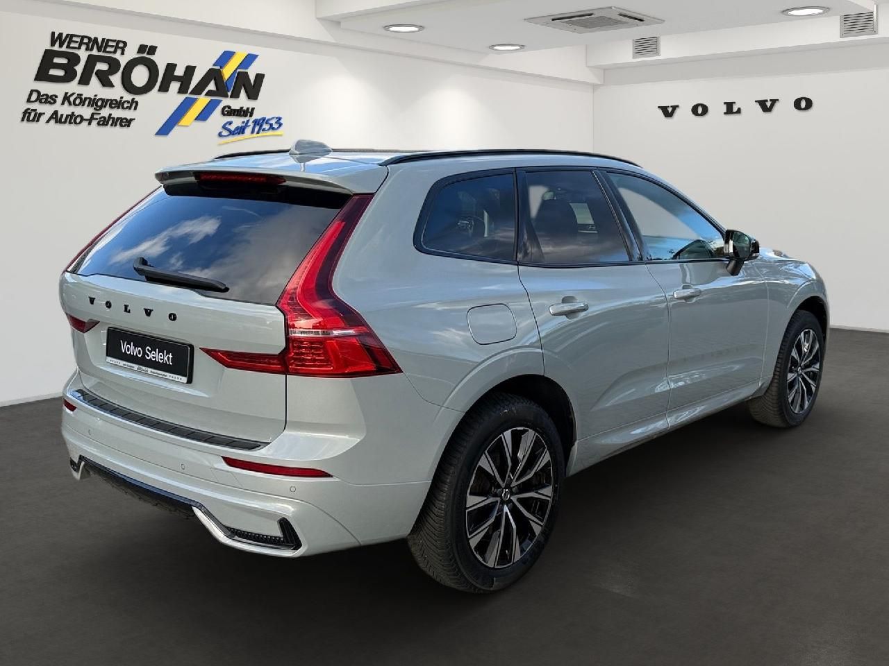 Fahrzeugabbildung Volvo XC60 Plus Dark 2WD
