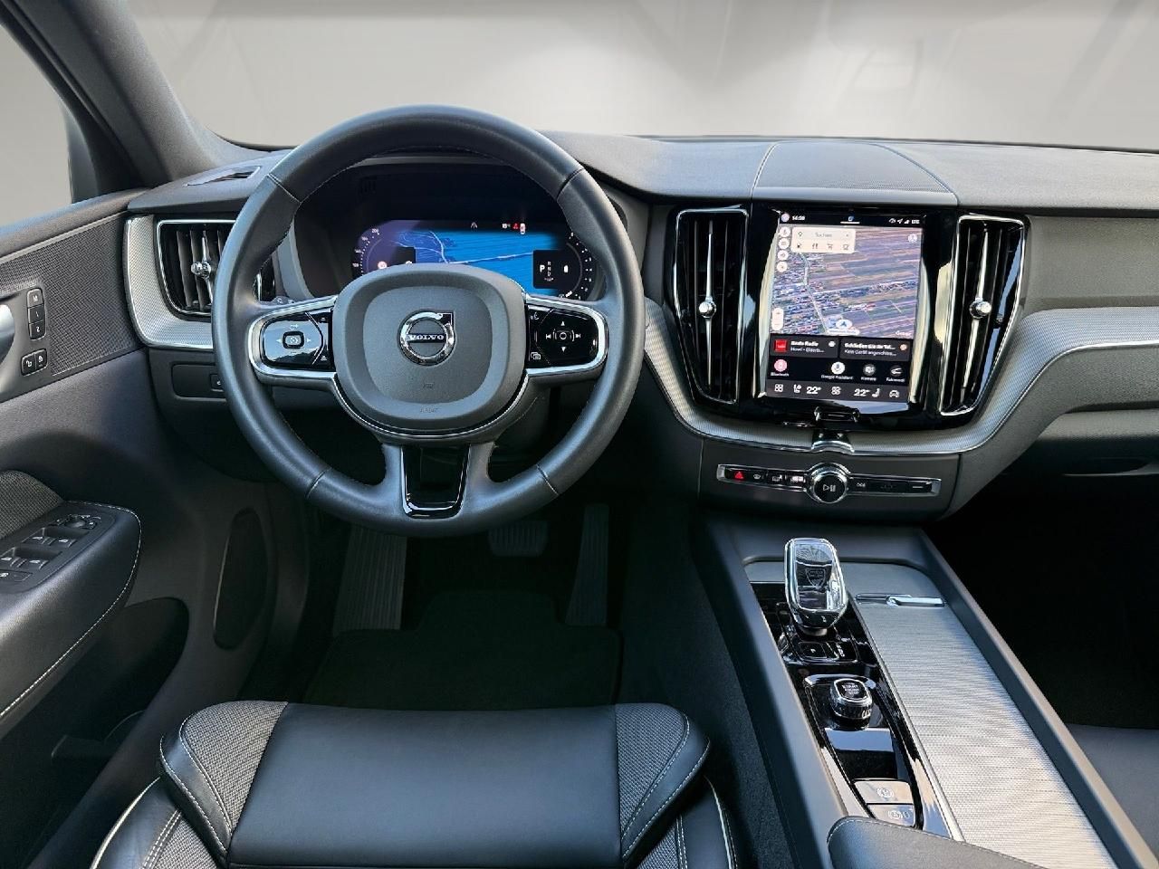 Fahrzeugabbildung Volvo XC60 Plus Dark 2WD