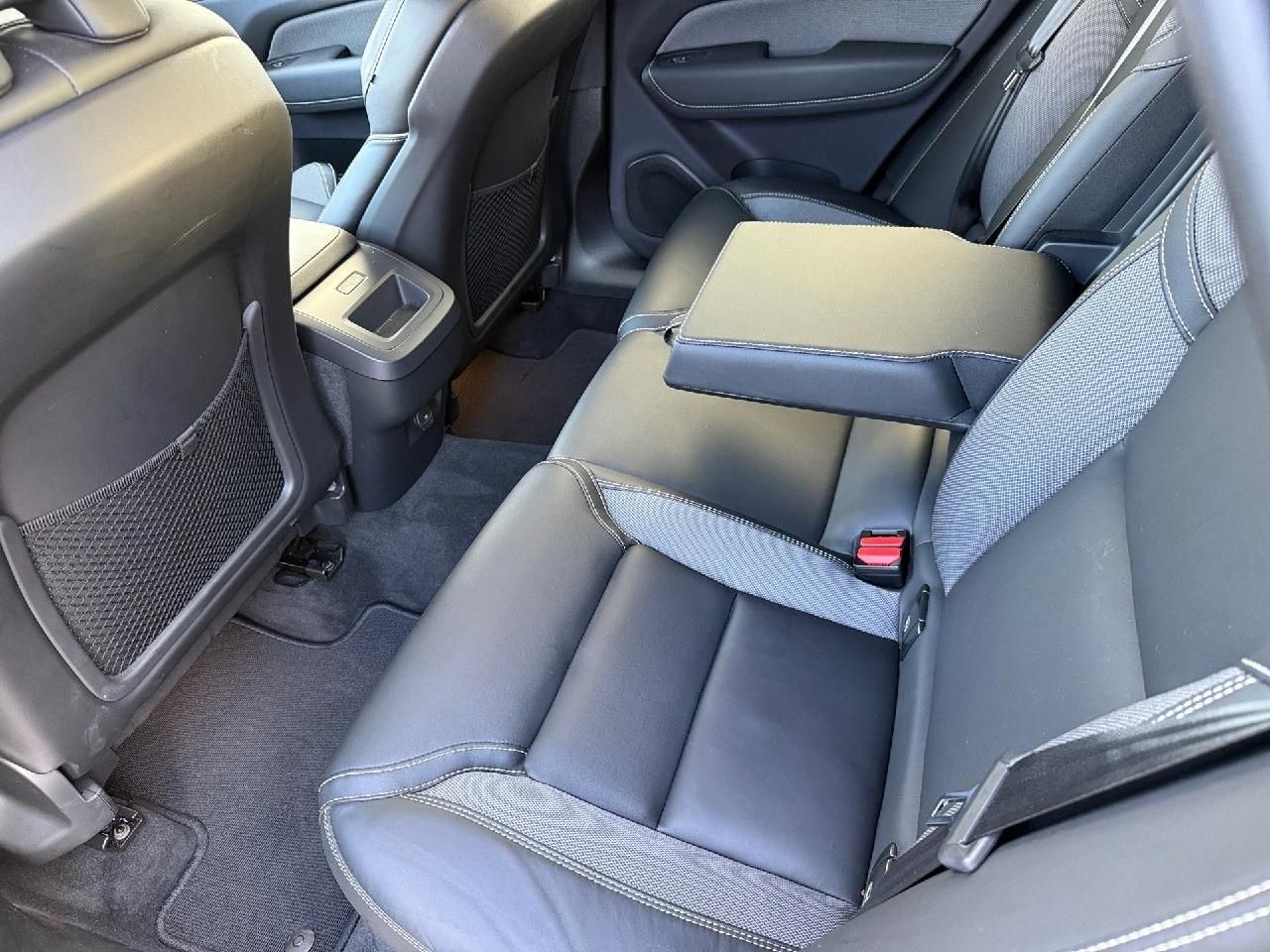 Fahrzeugabbildung Volvo XC60 Plus Dark 2WD