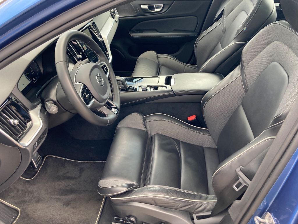 Fahrzeugabbildung Volvo V60  T8  AWD  PHEV  GT  R-DESIGN  POLESTAR