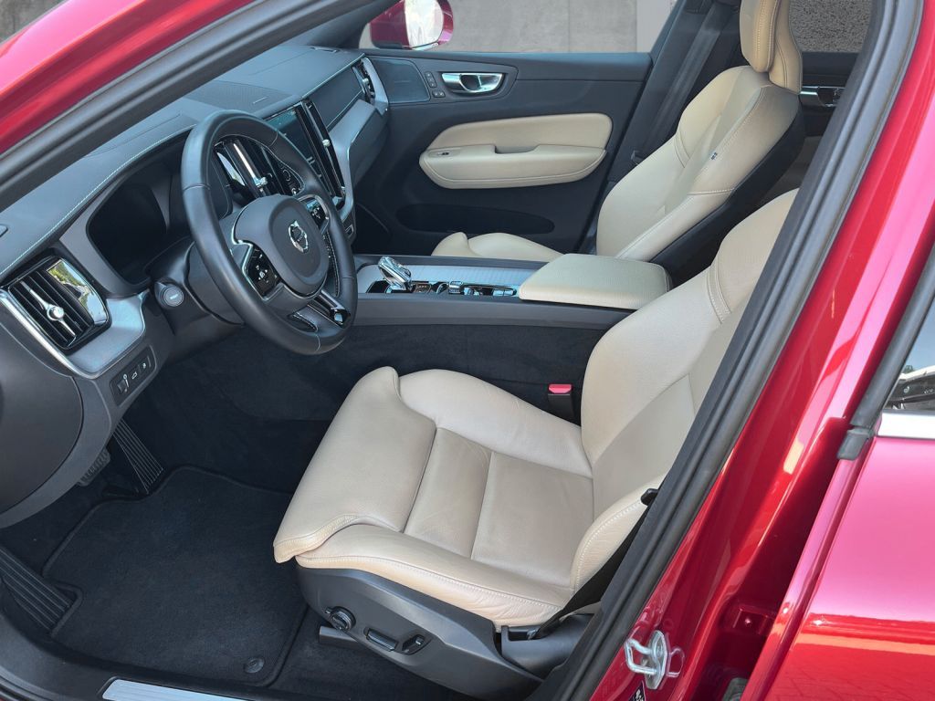 Fahrzeugabbildung Volvo XC60 T8 TWIN ENGINE AWD GT INSCRIPTION